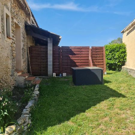 Le Gite De La Badassiere Apartment Forcalquier Exterior foto